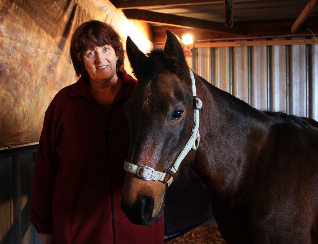 Katherine Meredith with a Kaimanawa horse