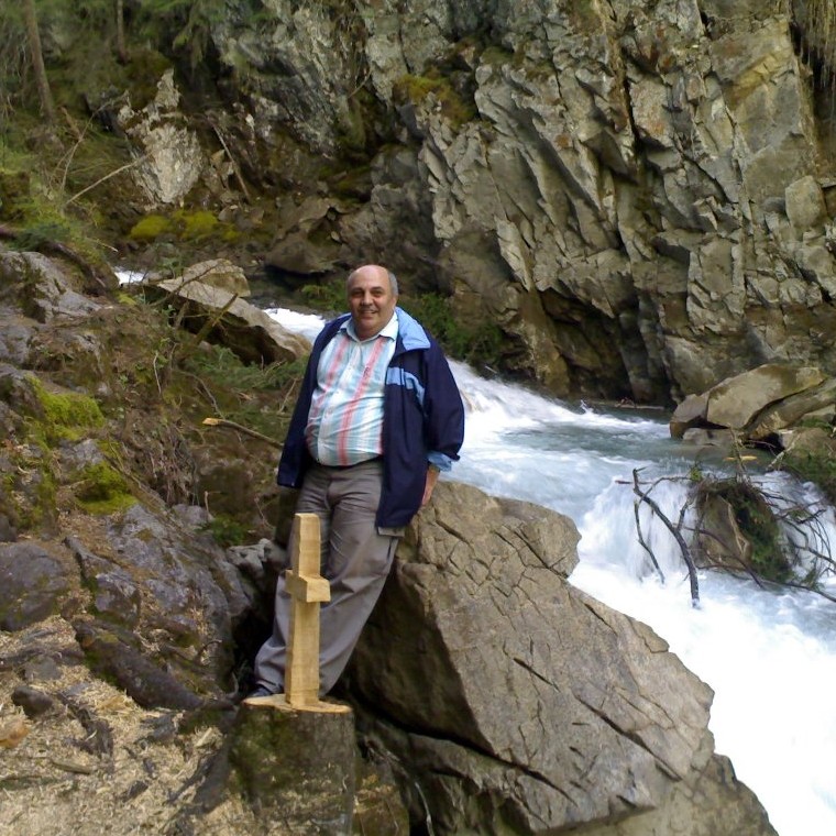 Romel Aziz at the Barbara waterfall during his long stay in Switzerland. Romel Aziz at the Barbara waterfall during his long stay in Switzerland.