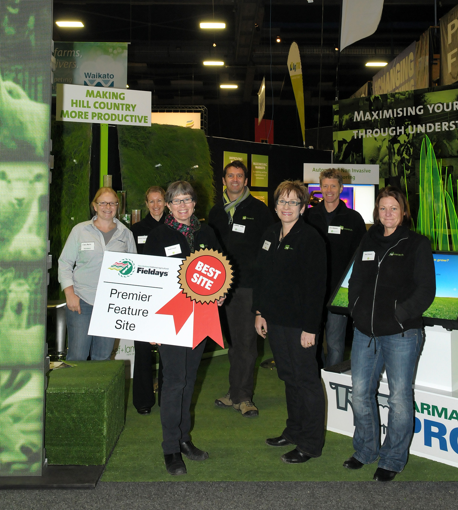 The Agresearch team, Lily Ouyang, Mairi Stewart, Kathryn Hutchinson, Doug Ryan, Sarah Frazer and Warren King