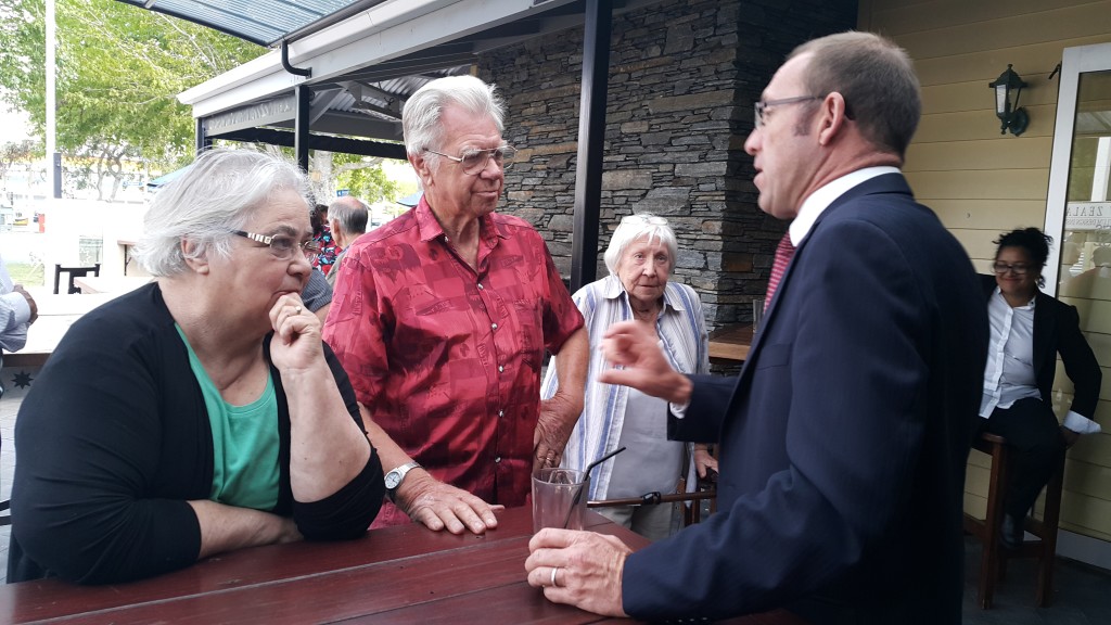 Andrew Little talks to local party supporters 